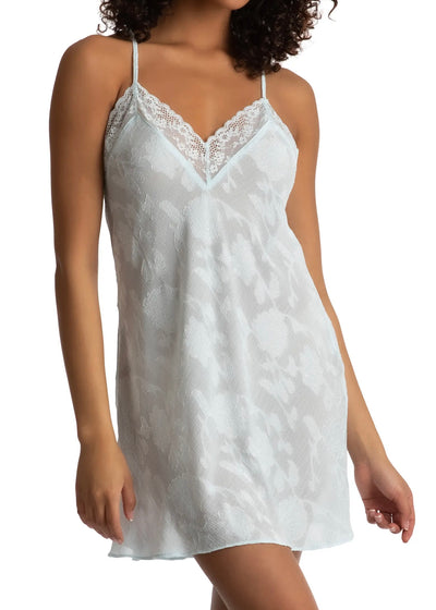 The In Bloom Aqua Lace Chemise is a soft, textured and kissed with trimmed floral lace. This jacquard chiffon chemise showcases a sporty racerback. This body-skimming chemise effortlessly elevates your bedtime routine.